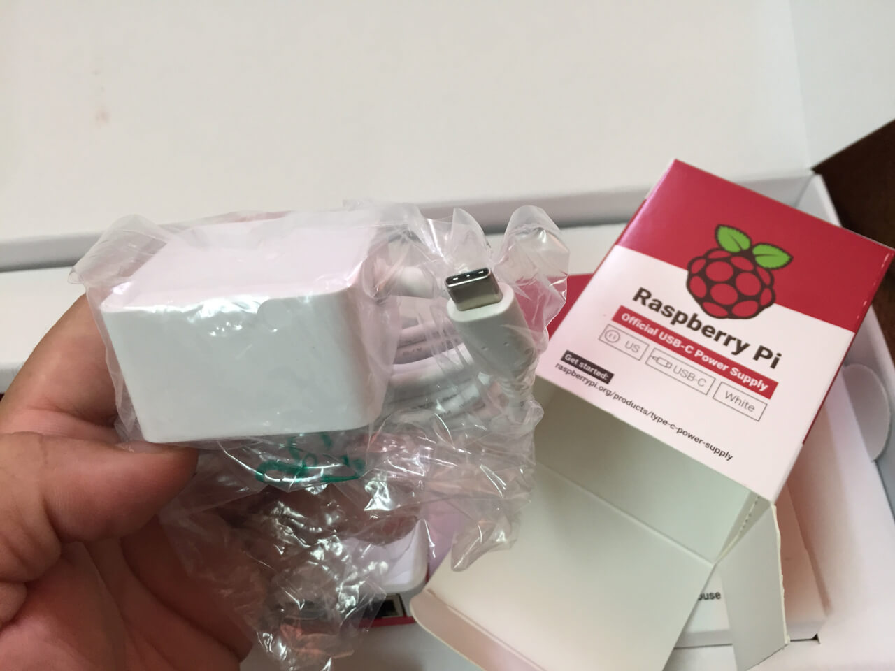 Raspberry Pi 4 Desktop Kit Power