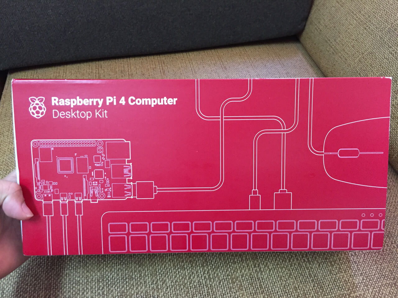 Raspberry Pi 4 Desktop Kit 包裝