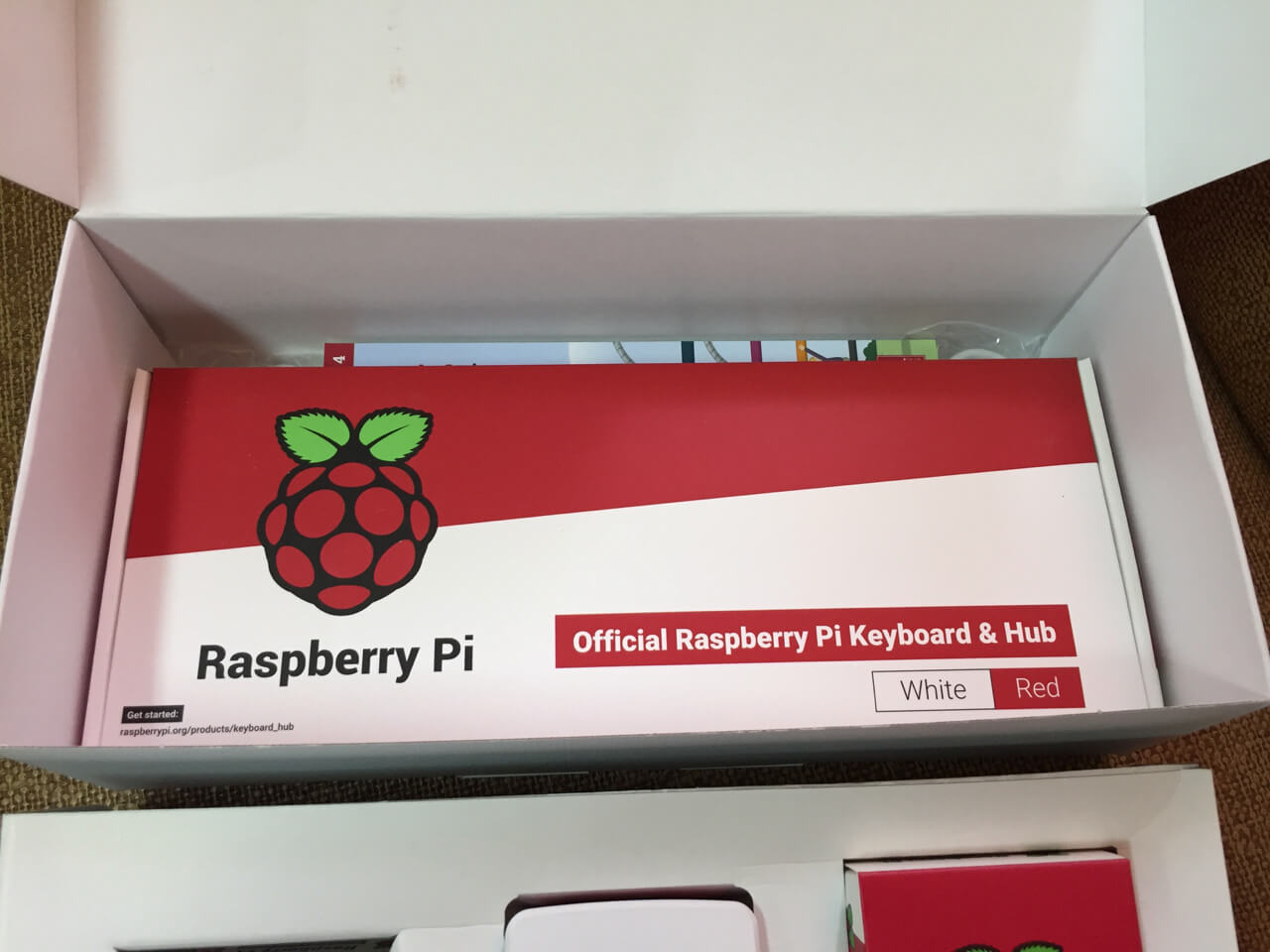 Raspberry Pi 4 Desktop Kit 下層